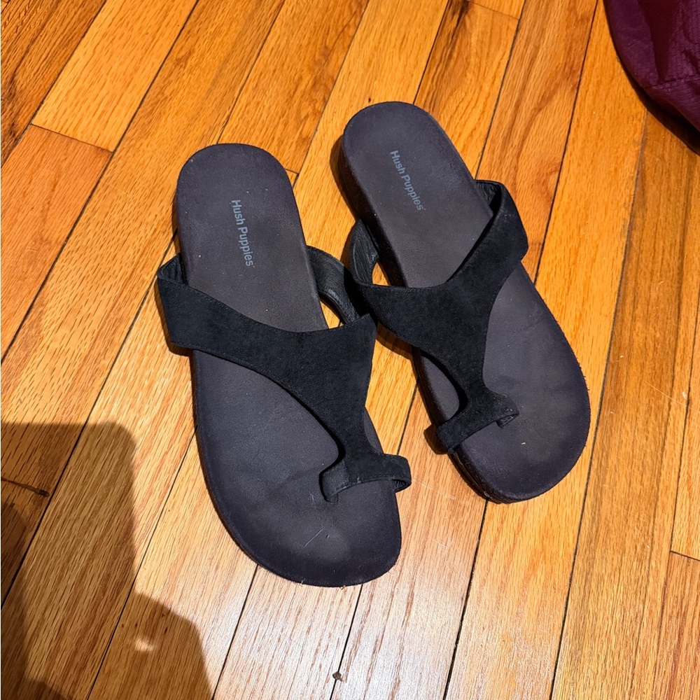 Hush Puppies Leather Ring toe flip-flop Black Women's Sandals sz 9.5